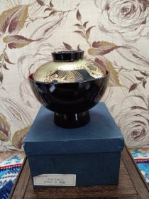 【茶事雅器0333】日本购回 漆器 木胎松纹盖碗 茶碗 直径12.9厘米高11.6厘米 带原盒