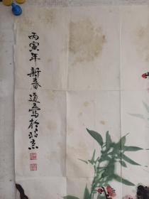 北京著名老画家 李道五 水墨手绘 花鸟画一副 尺寸104x64
保真包手绘
  李道五，艺名三杨，1943年出生于北京一个书画世家。祖籍河南沁阳。其父李滋元老先生是早年名闻京城的书画前辈。幼年，受其父李滋元老先生的熏陶，耳濡目染，迷上绘画。后入中央美院进修。几十年来他除了苦心研习历代名家名作。还多处求师，得到书画名家教诲。师承著名国画家郭味蕖王雪涛先生等。