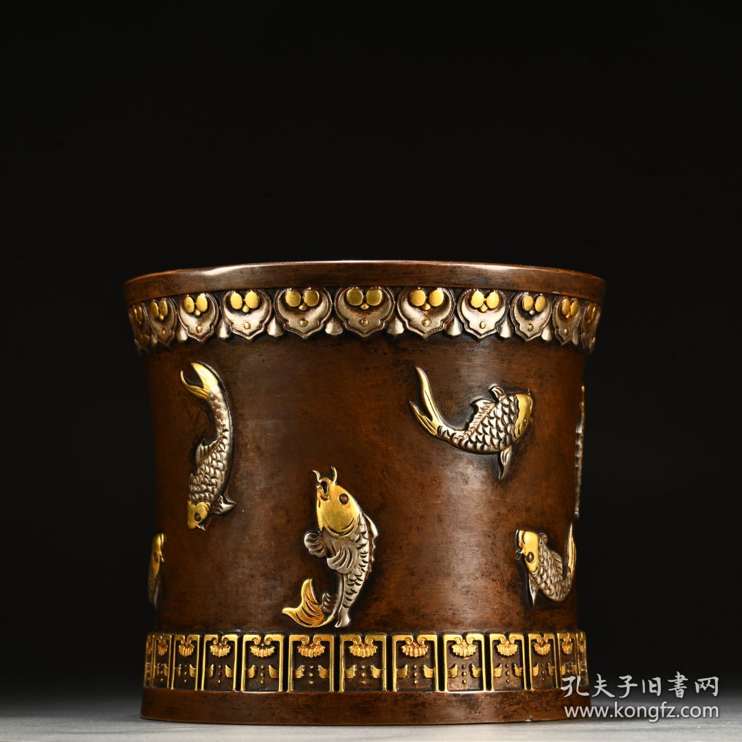 铜鎏金年年有鱼笔筒