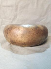 古董  古玩收藏  铜器  铜香炉  精品铜炉 回流铜香炉  古式铜炉   长18厘米，宽18厘米，高7.6厘米，重量3.8斤。