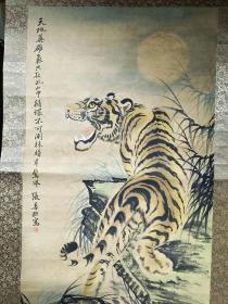 文物商店遗留的张善子大师作品【上山虎】一副，群行深谷间，百兽望风低。尺寸：高210×宽85；画芯135×68。