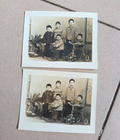 五六十年代兄弟妹合影留念：11x9公分2张