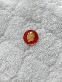 毛主席小型圆像章，背文“南宁”
直径16mm
包邮