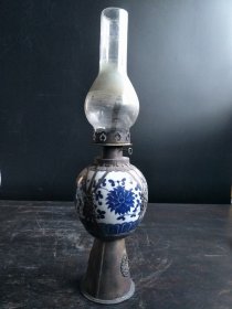 民国时期，青花缠枝莲瓷包铜老油灯，未用，都正常使用，完整，尺寸如图