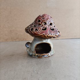 熏香炉一个,瓷质,没啥毛病