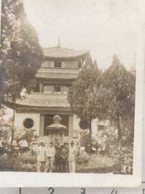 50年代中国人民解放军在大观楼背面?合影照片