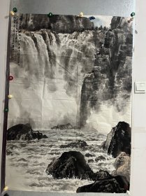 喻建十，别号不动容斋主，1959年生于天津。国家教育部美术类专业教学指导委员会委员；中国美术家协会会员、天津市美术家协会理事；中国书法家协会会员、中国书法家协会教育委员会委员；天津美术学院中国画系教授、硕士研究生导师、天津商业大学客座教授。作品保真