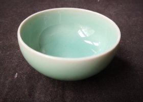 龙泉青瓷天青色小茶碗（口径7.5cm，高4cm）