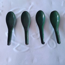 五六十年代老的军绿色搪瓷4个合售，品相如图长13㐅宽3.8厘米