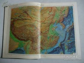 一本大开本《中国地形图集》，而且是八十年代版本的地形图！