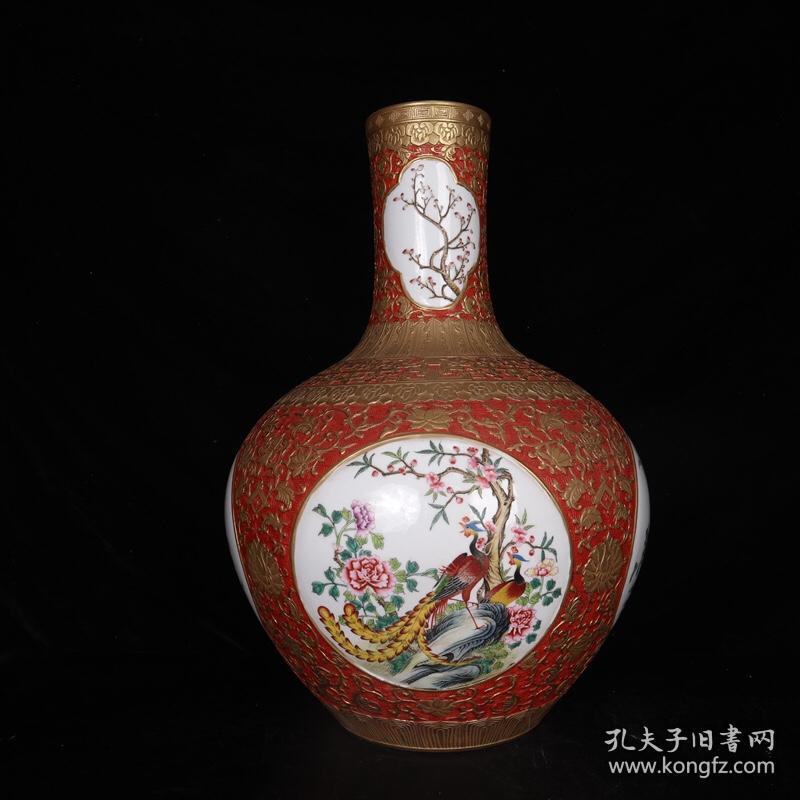 《精品放漏》全品相清瓷器收藏 清乾隆：珐琅彩鎏金浮雕开光花鸟纹天球瓶一对
高宽：57*35cm
