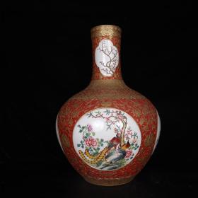 《精品放漏》全品相清瓷器收藏 清乾隆：珐琅彩鎏金浮雕开光花鸟纹天球瓶一对
高宽：57*35cm