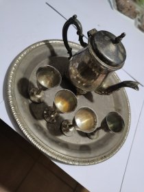 镀银杯四个一个酒壶一个满雕工大盘25厘米的共6件