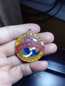 保卫东北人民赠纪 东北人民子弟兵——参军纪念章（工艺品，铁质，研究学习）