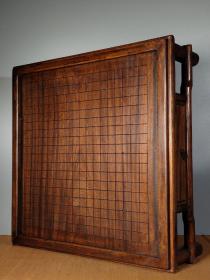 花梨木双面棋桌带双抽屉
长57厘米 宽57厘米 高18.5厘米，重6.85公斤