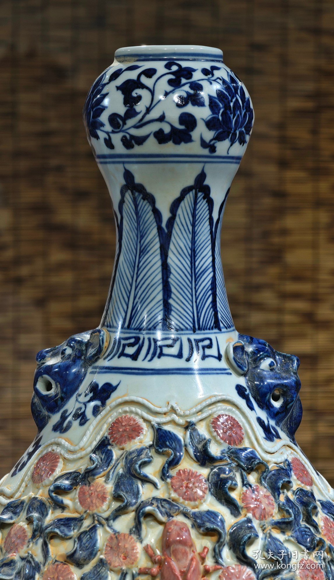 旧藏 识款【大元国至正元年九月】青花釉里红捏塑两面开窗兽首堆塑蒜头瓶一对，此瓶捏塑工艺精美，寓意一鸣惊人，胎体厚重感十足，保存完整，尺寸见图一