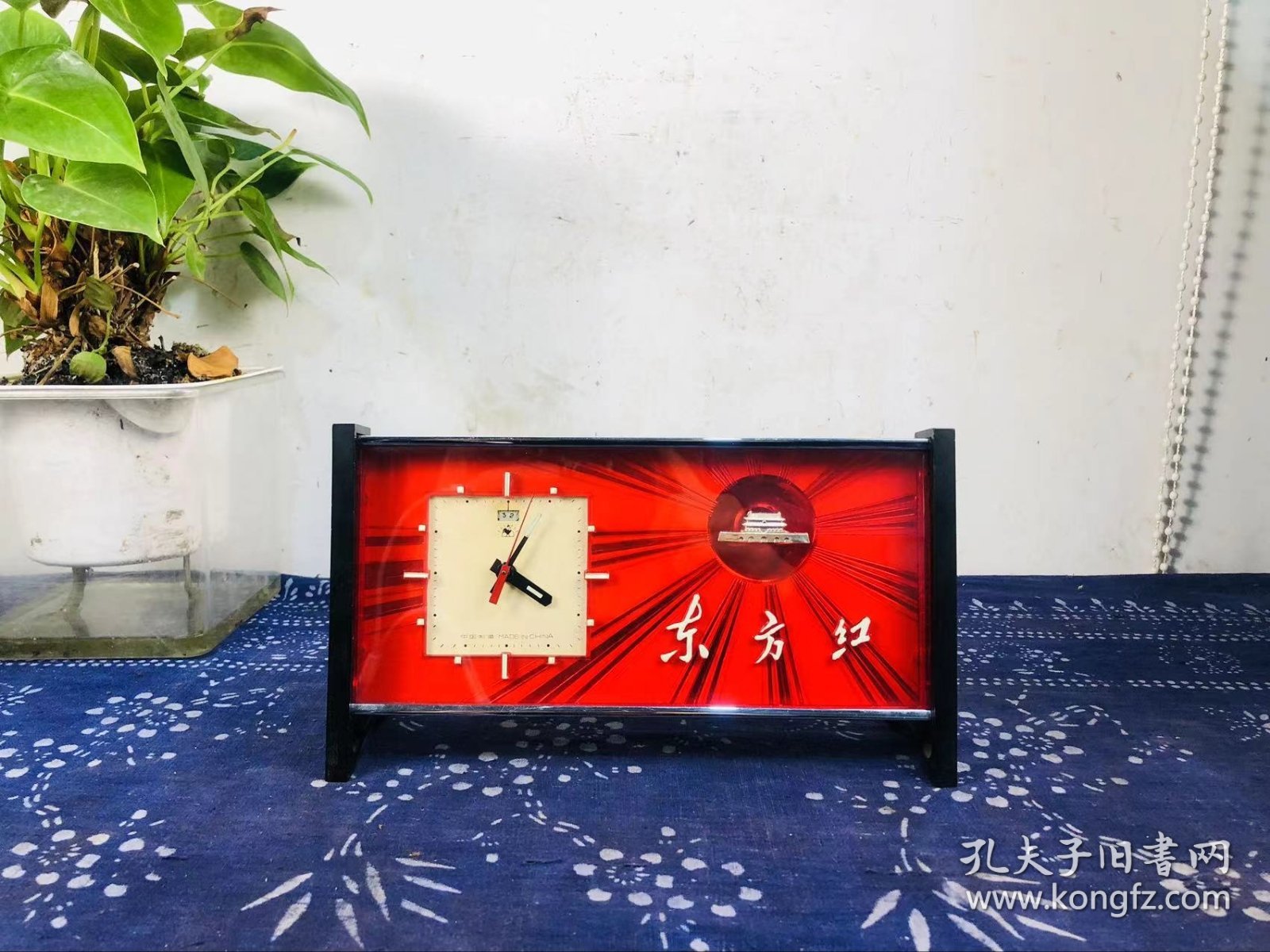 精品级 东方红 闹钟！机械 夜光 闹钟！稀有度极高的题材老闹钟！精品闹钟！收藏价值极高！品相一流！正常上弦走时！闹钟响灯光亮！正常使用！收藏精品！闹钟收藏天花板！