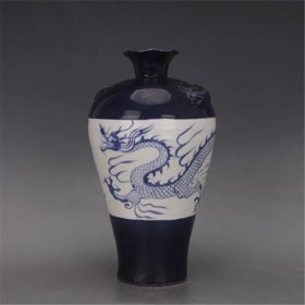 青花霁蓝釉龙纹梅瓶