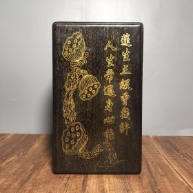 珍藏檀木刻工百宝盒。长24厘米，宽14.5厘米，高8.5厘米。