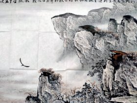 保真书画，巩义市书协副主席，王宏建《红峽万里皆赋秋》四尺整纸山水画作一幅69×137cm附赠作者本人快递作品时的快递单及本人画集一本，王宏建，1963年生，河南巩义市人。字高阁，泥瓦堂主，集珍斋主人。中国美术家协会会员、中国友声书社社员、巩义市书协副主席。政协巩义市第三、四届委员会委员。得到了白庚延、鲁慕迅、周少华、孙恩道、华人德等名家教授的指导、教导，识见大增。