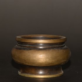 早期收藏 纯铜圆形香炉摆件 做工精细 品相如图 尺寸：长8厘米 宽8厘米 高5厘米 重600克左右