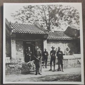 1900年八国联军占领北京时的美国驻军（银盐纸基）赠送刊照《北京西城往事》一本