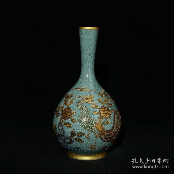 宋汝窑青龙寺御制款沥粉刻字描金凤纹直颈瓶，高26.5×15.5厘米