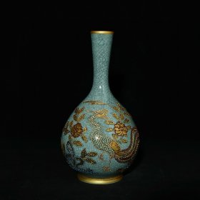 宋汝窑青龙寺御制款沥粉刻字描金凤纹直颈瓶，高26.5×15.5厘米