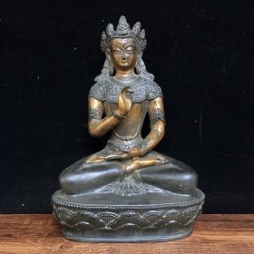 纯铜佛像，高20厘米，宽14厘米，重1880克