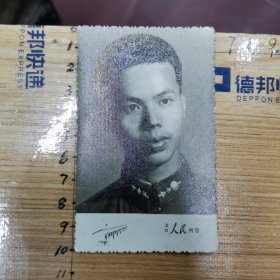 老照片：一位英俊的解放军少尉留影、汉口人民照相馆、50’60年代、尺寸：6×10cm