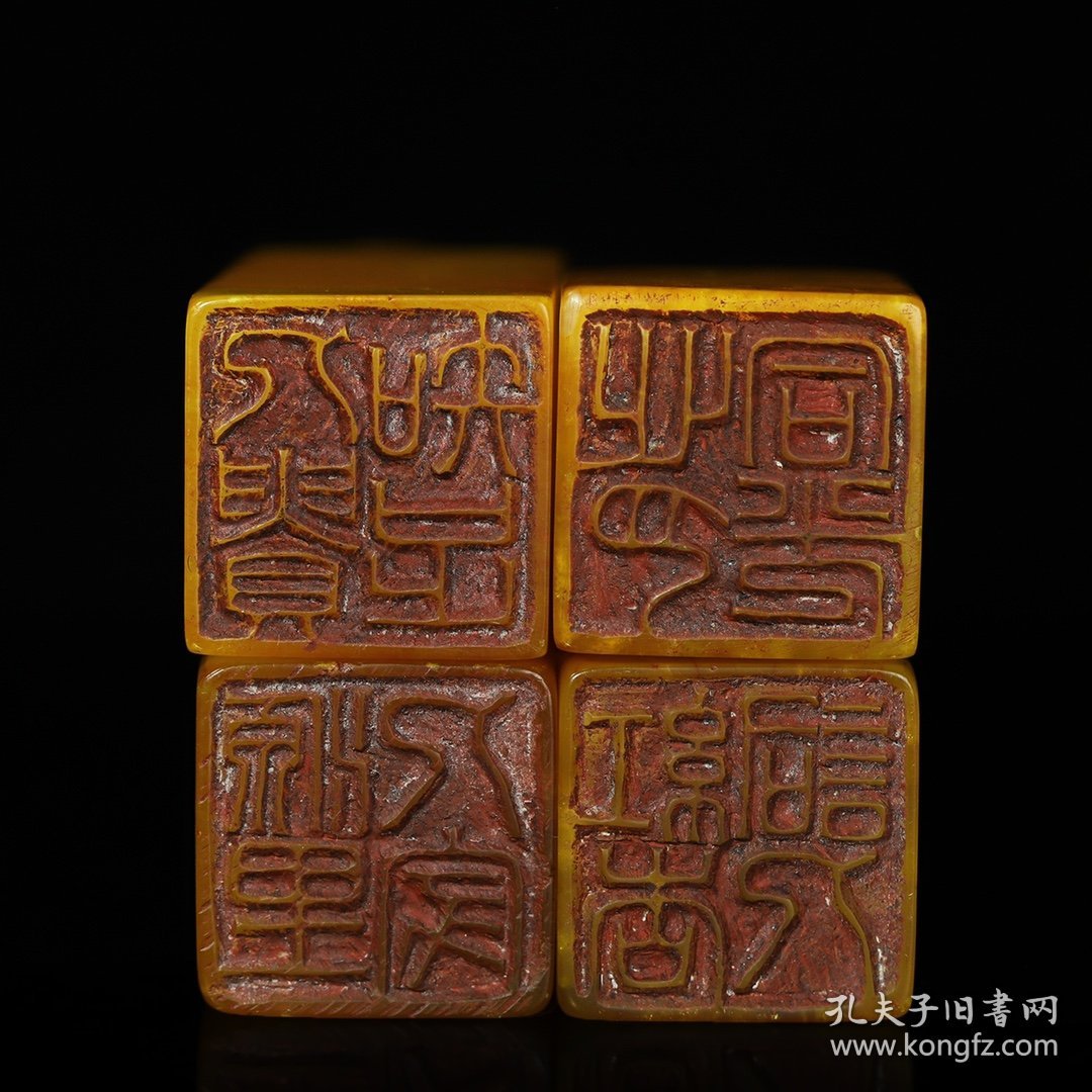 珍藏寿山石雕刻印章一套，印章尺寸约为3×3×11.2厘米左右，印章净总重820克