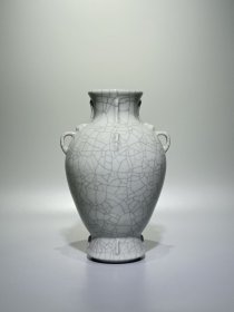 瓷器，清乾隆款，哥釉双耳橄榄瓶 高：23.6cm宽：14.5cm,