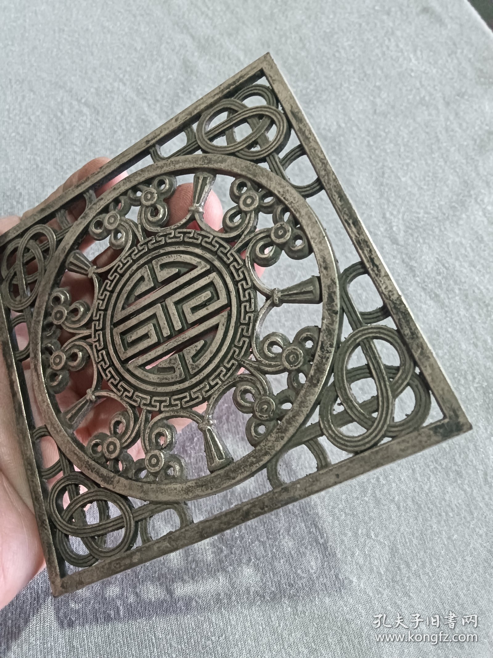 镂空挂牌