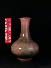 豇豆红釉开片冰裂瓶，纯手工胎，器形优美，造型周正挺拔，品相完整。