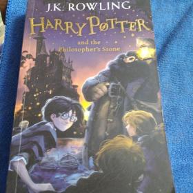 Harry Potter and the Philosopher's Stone：1/7（多本合并一本运费，提交后等改完运费再付款）