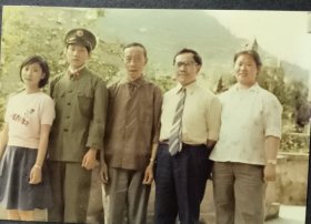 彩色照片（全家合影照）
