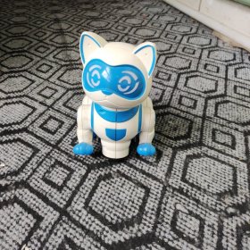 机器猫玩具（装电池会走眼睛会闪会叫）