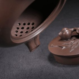 品名：寿桃。底款：朱可心