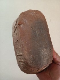 陶制元宝香炉 图二四有磕 图三一条冲线