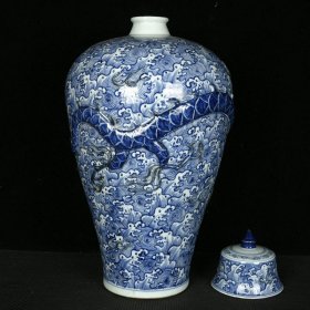 元青花雕刻海水龙纹梅瓶 高51厘米 直径28厘米