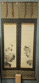 名家松堂的一对大黑天与惠比须尊，桐木盒装 双幅日本回流画轴挂轴 真正手绘品  绢本祾裱 工字木轴全，纵195Cm横44.5Cm。 只看一黑一白的双子鼠，与灵动的钩上鲷鱼，便知画功的不俗。 常知七福天组合，大黑弁才多闻的三天之行，而不要疏视黑惠双尊，才是生意之主的搭挡。 编号(F盒3