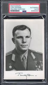 人类太空第一人 苏联航天英雄 加加林 Yuri Gagarin 1960年代亲笔签名官方照 珍贵签名照 PSA鉴定封装