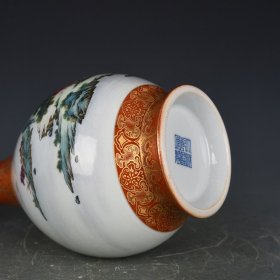 清乾隆矾红描金通景粉彩山水纹蒜头瓶 30×14厘米