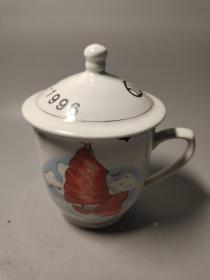 1996年，江西黎川瓷厂，江苏省水利先进单位茶杯，磕