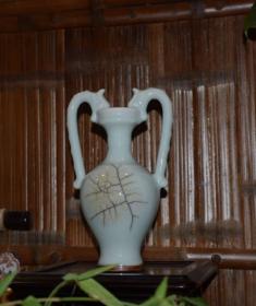上世纪八十年代浙江青瓷双龙瓶