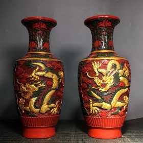 彩绘漆器花瓶一对，高25厘米，宽12厘米，重1200克，