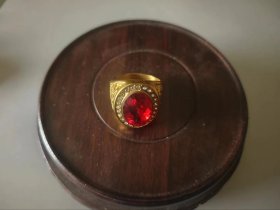 红宝石K金戒指