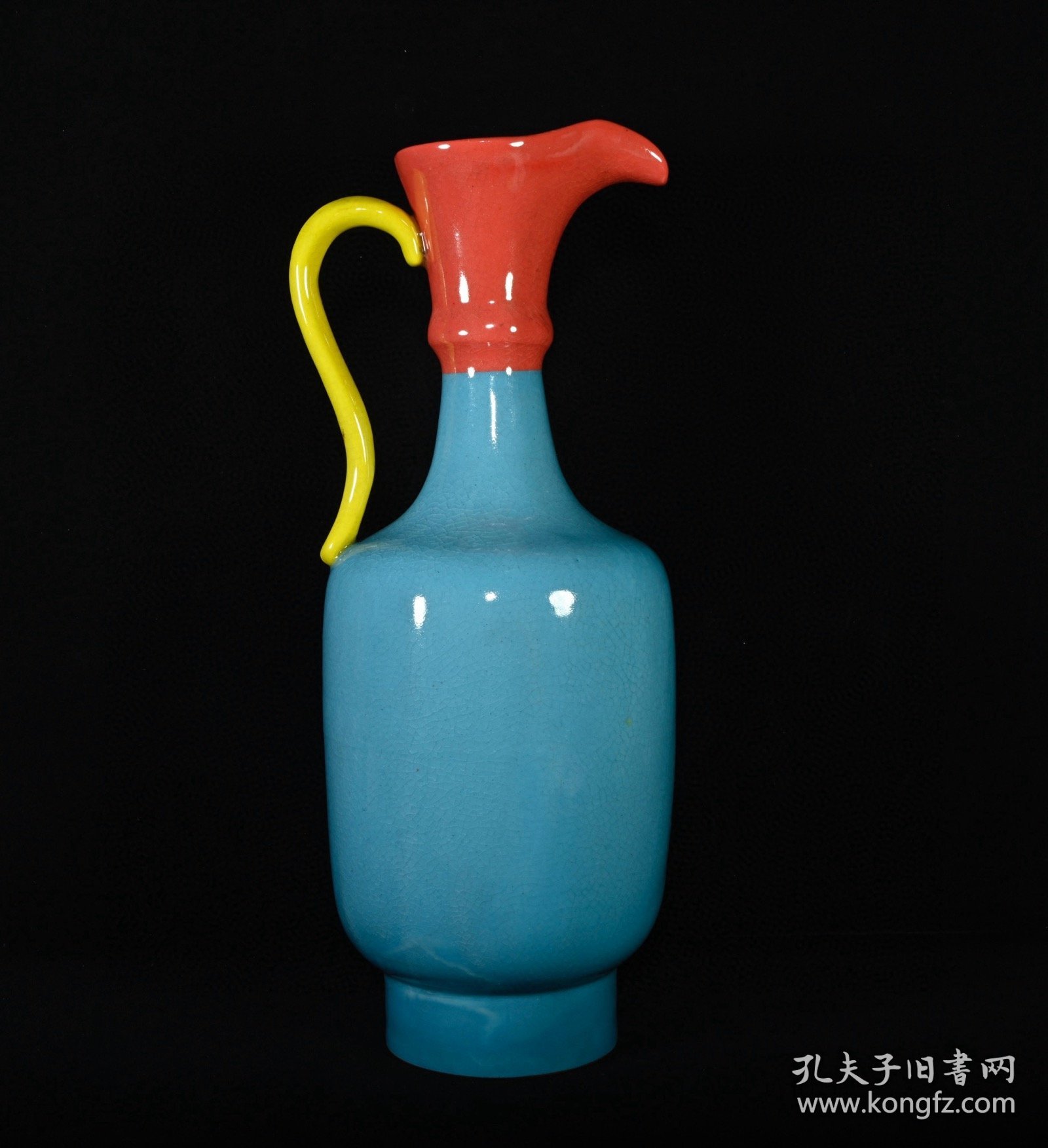 五代柴窑显德元年款刻字描金三色花浇，高37×14.5厘米