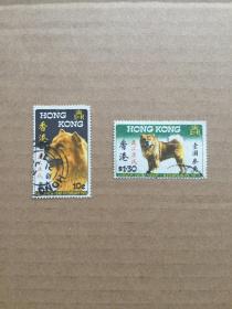 香港邮票一套。1970年香港狗生肖邮票。2枚全。信销中上品。有轻微瑕疵。实图发货。