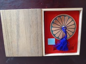 204，五六十年代老印泥，印泥盒 很沉。直径7.5，带桐木盒。